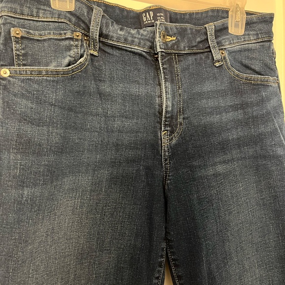 Gap Classic Straight Fit Jeans Women Size 12 (31) Regular Blue Stretch Dark Wash - Picture 2 of 10